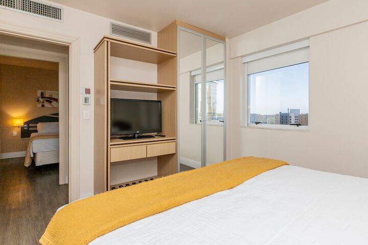 Room 13 of 28