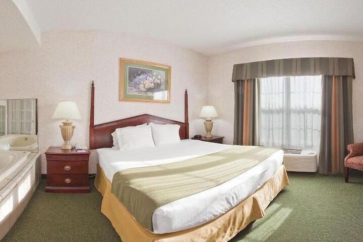 Room 4 of 66