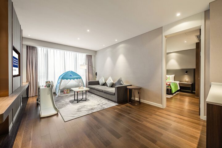 Room 14 of 48