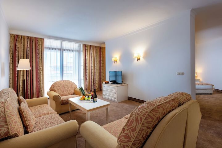 Room 34 of 173