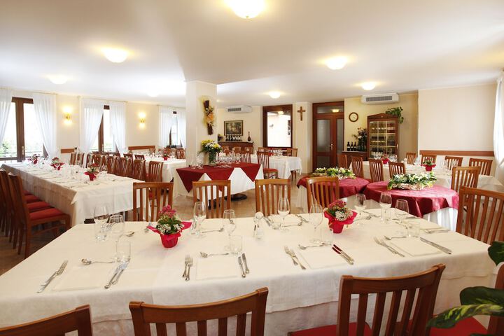 Dining 46 of 74