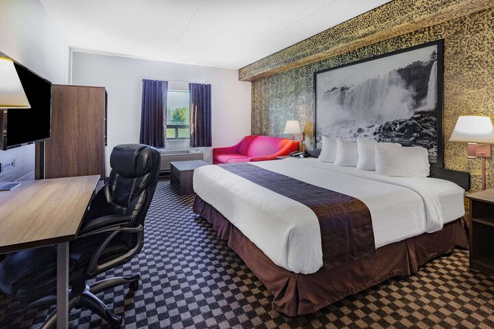 1 King Bed (5 of 19)