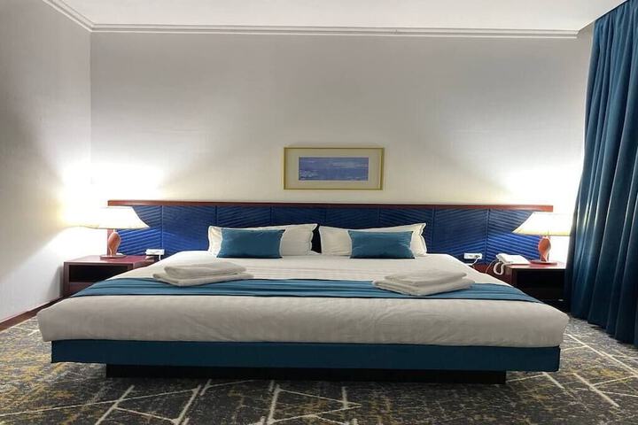 Room 8 of 27