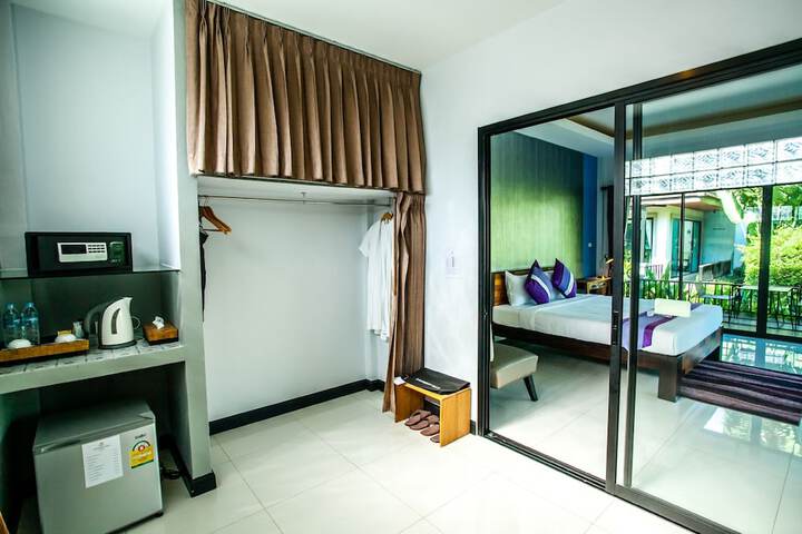 Room 2 of 41