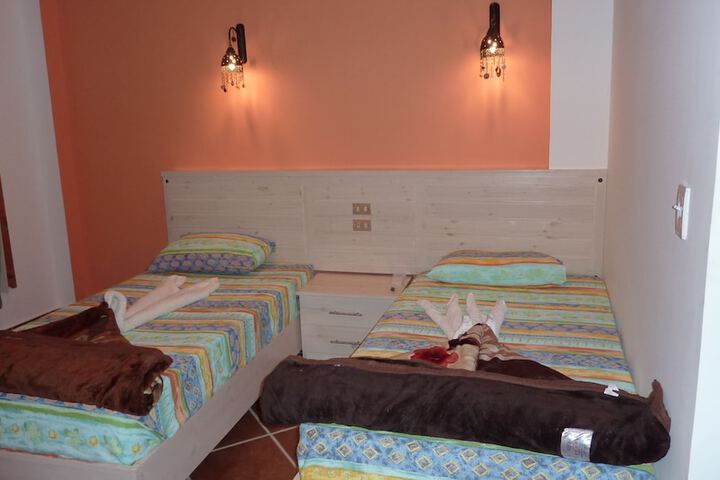 Room 6 of 32