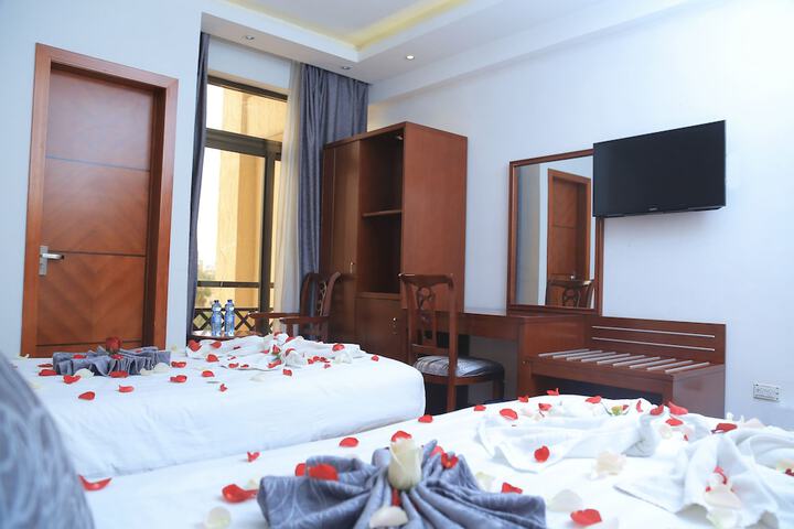Room 12 of 25