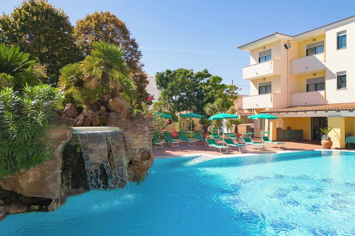 Pools & Facilities