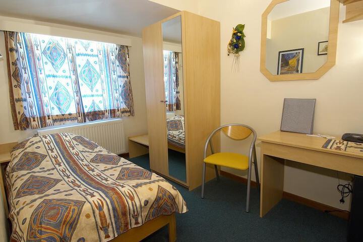 Room 4 of 23