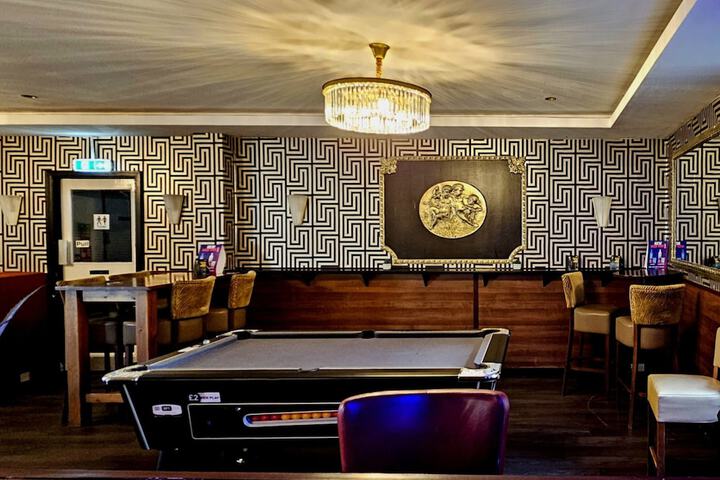 Lounge 73 of 80