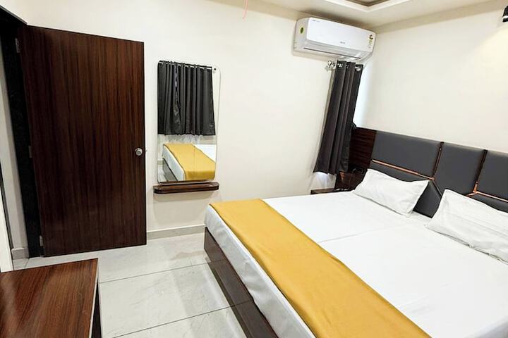 Room 4 of 13