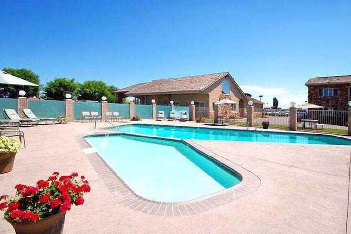 Photo of Econo Lodge Inn & Suites Vernal near Dinosaur Monument Pool