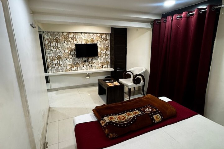 Room 3 of 8