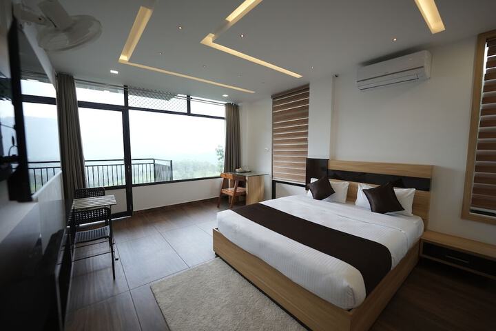 Room 4 of 7