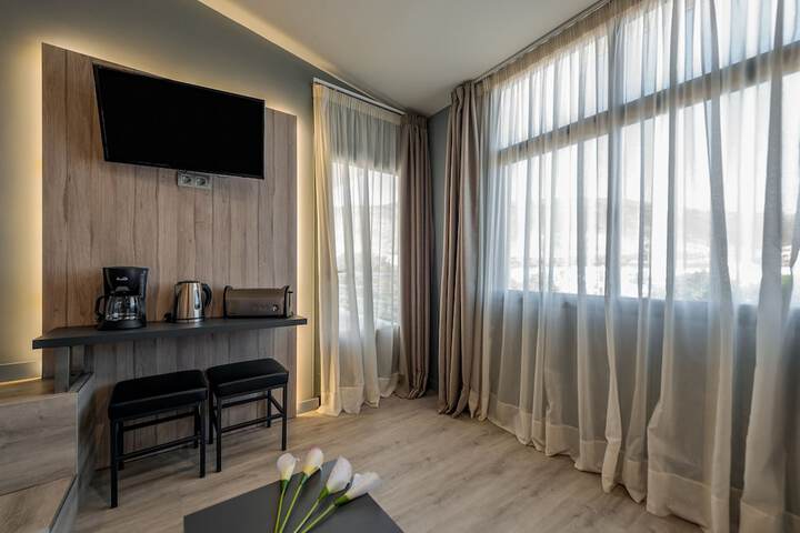 Room 7 of 48