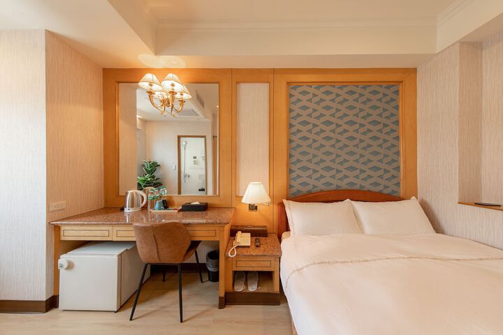 Room 21 of 37