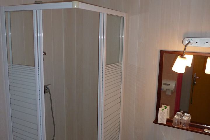 Room 17 of 32