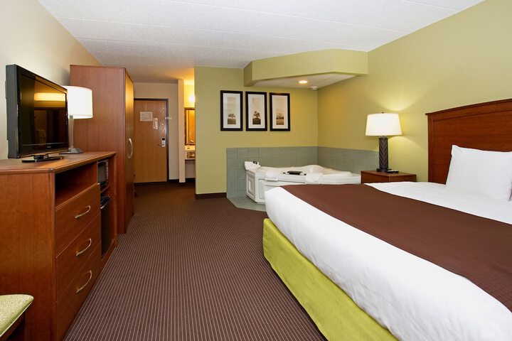 1 King Bed Suite (15 of 17)