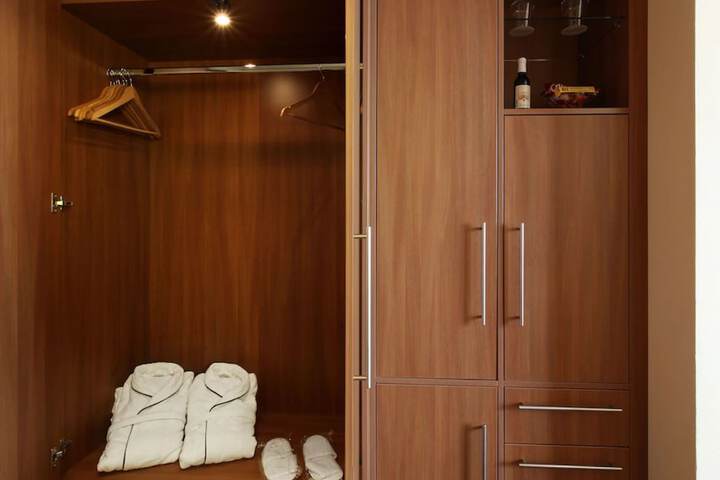 Room 28 of 72