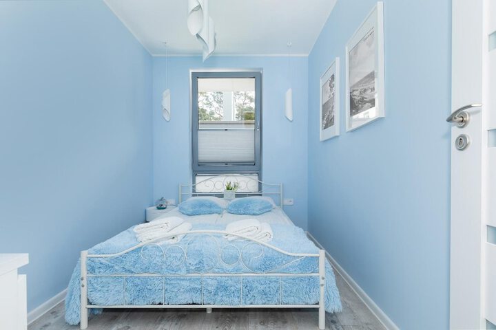 Room 9 of 35