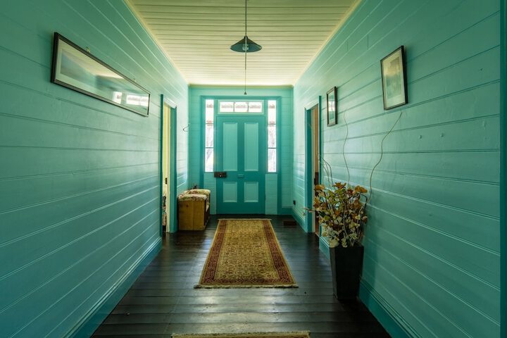 Room 6 of 12