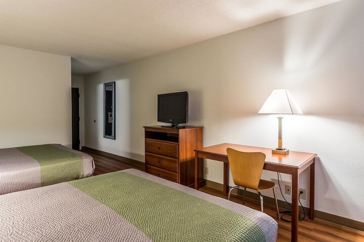 Room 9 of 42