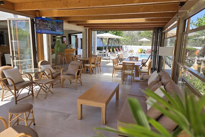 Entrance & Lobby