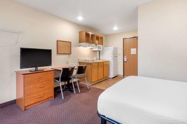 1 Queen Bed Efficiency (2 of 5)