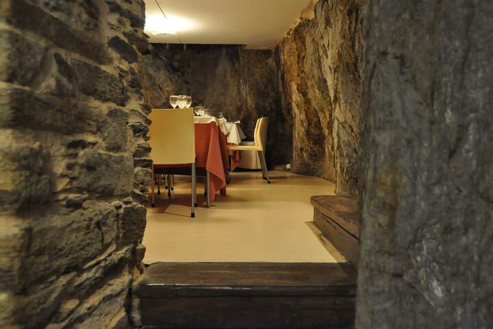 Dining 47 of 60