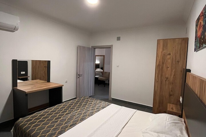 Room 5 of 70
