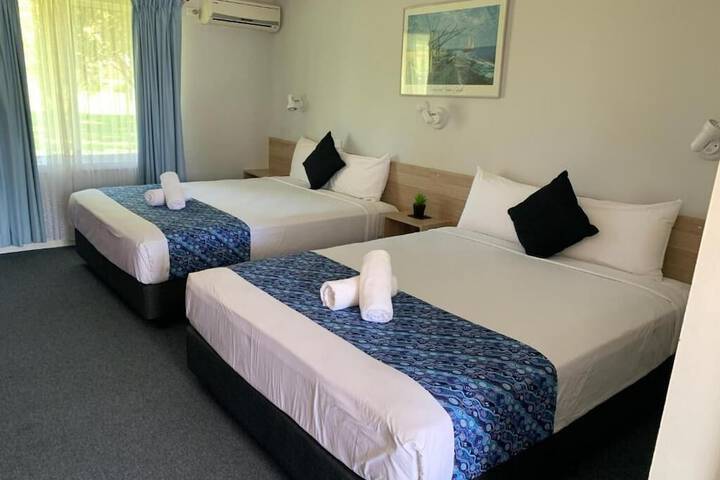 Room 4 of 105