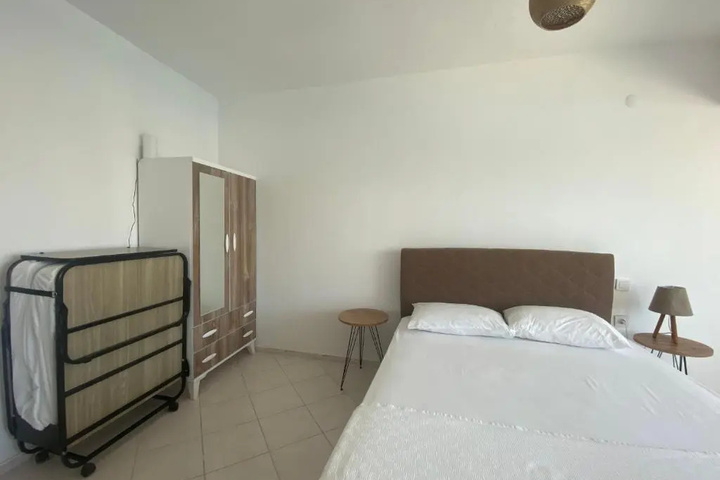 Room 5 of 11