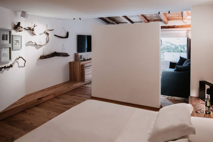 Room 27 of 134