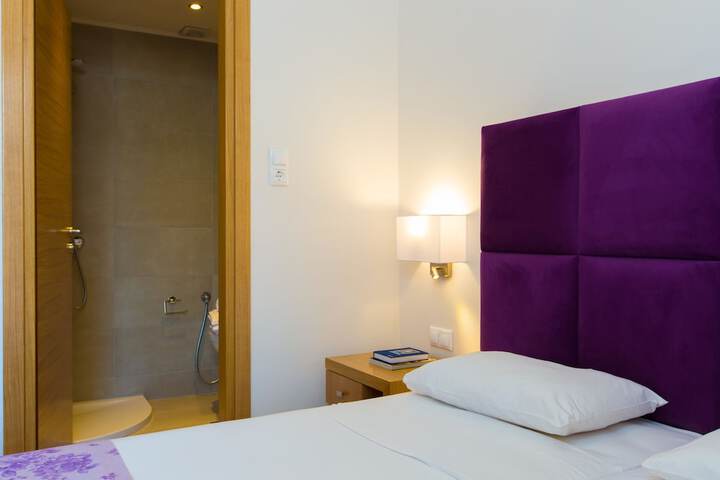 Room 12 of 73