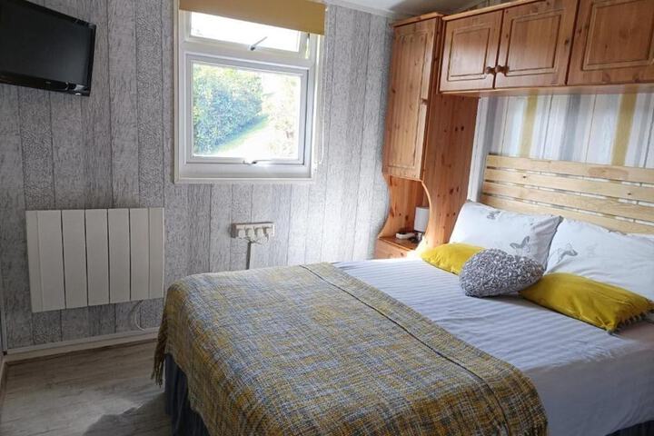 Room 3 of 20