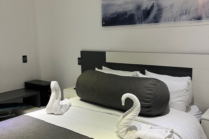 Room 8 of 28