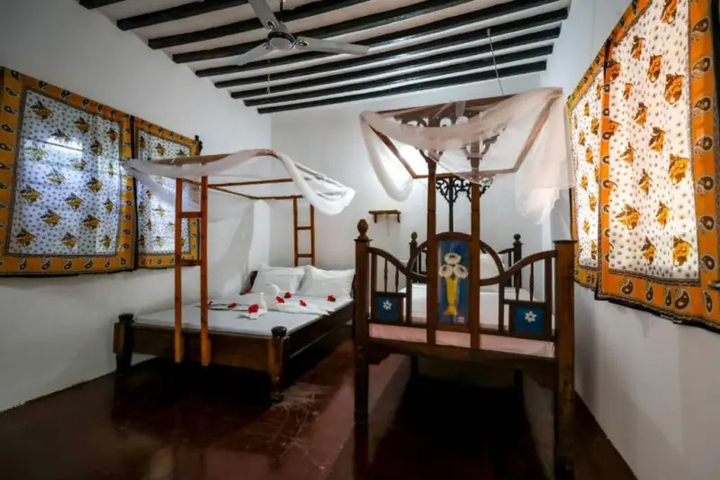 Room 5 of 13