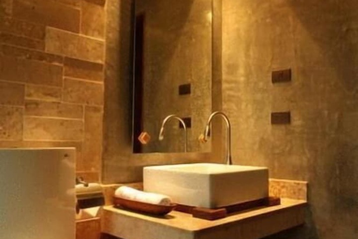 Clean Restrooms