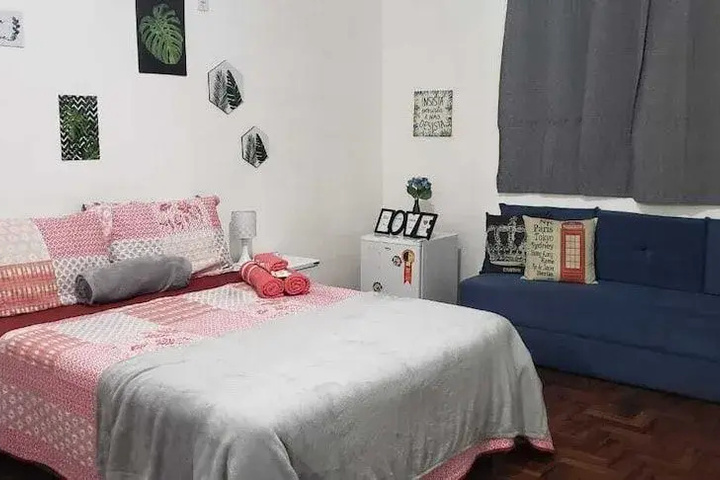 Room 4 of 10