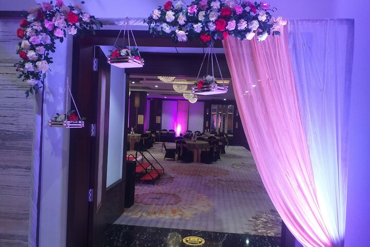 Ballroom/Hall 55 of 70