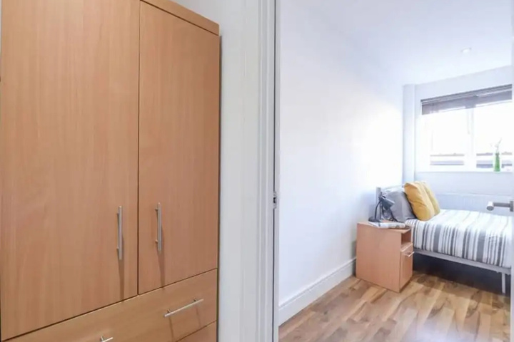 Room 5 of 18