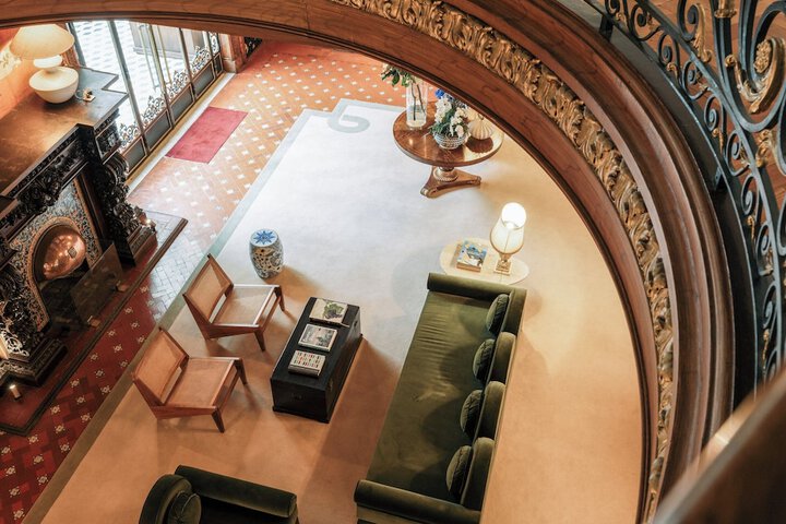 Hotel Lobby