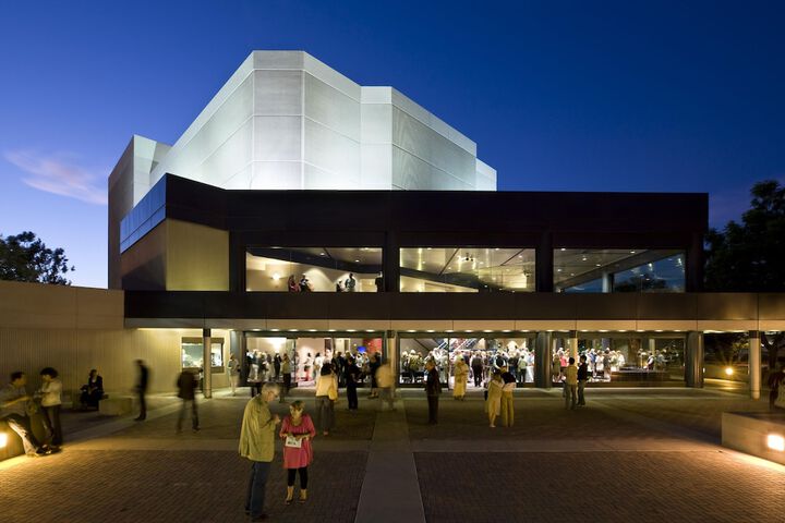 Shopping mall