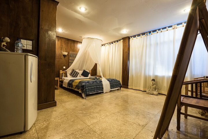 Room 27 of 40