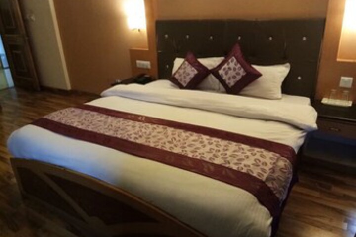 Room 33 of 39