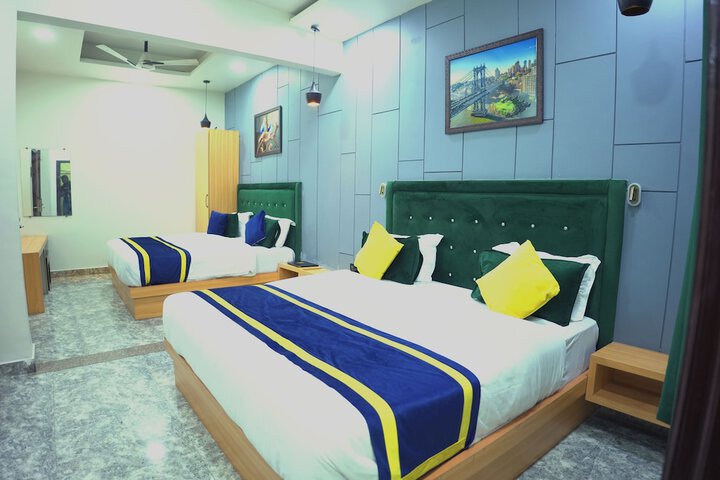 Room 11 of 24