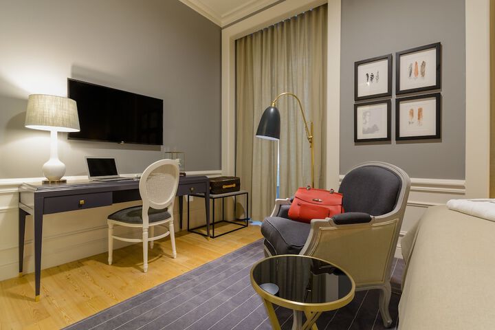 Room 8 of 77