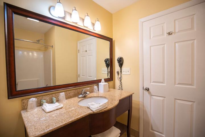 Double Accessible Queen Size Bed (14 of 28)