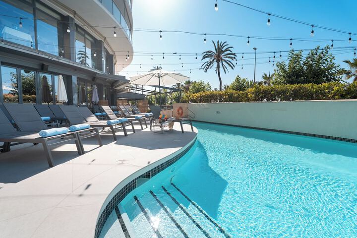 Pool 76 of 122