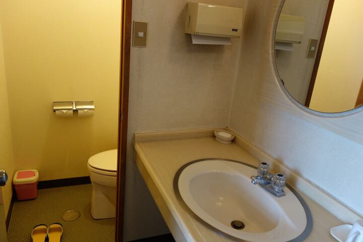 Room 30 of 79