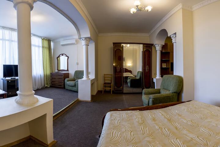 Room 16 of 53